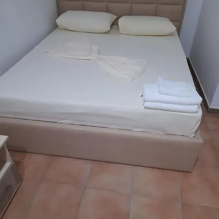 Alexander בית הארחה 3*